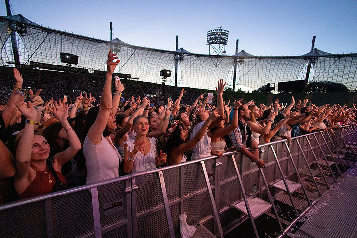Fans beim Macklemore Auftritt am 2. Tag des SUPERBLOOM Festival 2022 am 4.092022 im Münchner Olymnpiapark auf (Photo by Joshua Sammer/Getty Images für Superbloom )
